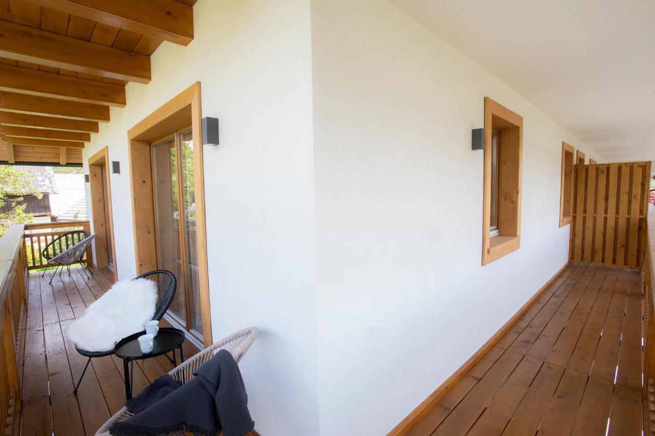 One-Bedroom Apartment with Mountain View